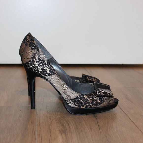 Stuart Weitzman Black & Brown Lace Peep Toe Pumps Heels Women's Size 8.5 - Picture 2 of 13